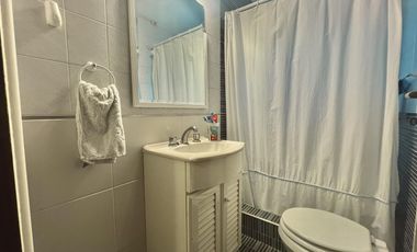 Chalet 4 Ambientes, con Garage doble, parque y parrilla, en Alquiler.