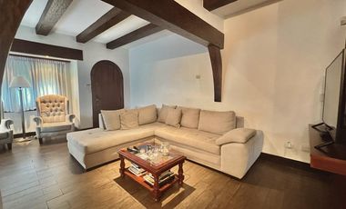 Chalet 4 Ambientes, con Garage doble, parque y parrilla, en Alquiler.