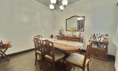 Chalet 4 Ambientes, con Garage doble, parque y parrilla, en Alquiler.