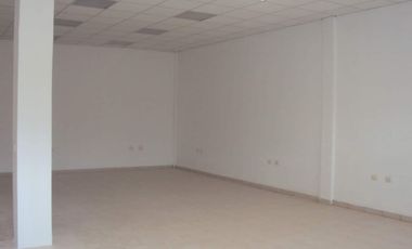 OFICINAS, PATIO Y BODEGA EN RENTA.