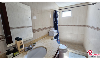 SE VENDE APARTAMENTO PISO 9, EN EL LAGUITO, OPORTUNIDAD INCREIBLE