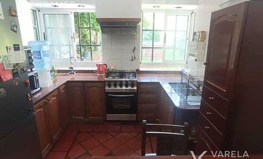 Casa en venta en Martinez con pileta y jardín