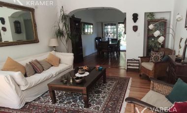 Casa en venta en Martinez con pileta y jardín