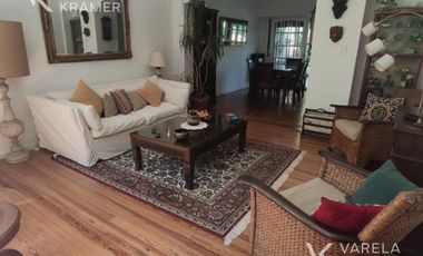 Casa en venta en Martinez con pileta y jardín