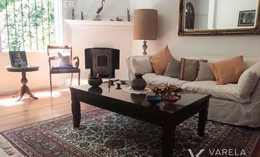 Casa en venta en Martinez con pileta y jardín