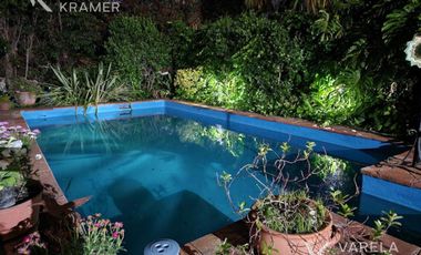 Casa en venta en Martinez con pileta y jardín