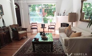 Casa en venta en Martinez con pileta y jardín