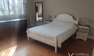 Casa en venta en Martinez con pileta y jardín