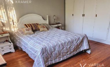 Casa en venta en Martinez con pileta y jardín