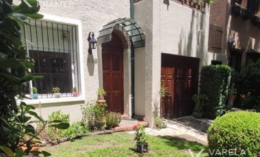 Casa en venta en Martinez con pileta y jardín