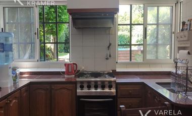 Casa en venta en Martinez con pileta y jardín