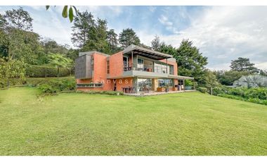 EN VENTA CASA MODERNA CAMPESTRE Y EN EL POBLADO