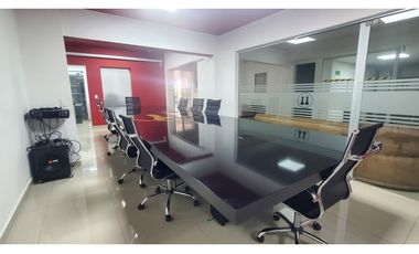 Edificio independiente en Laureles