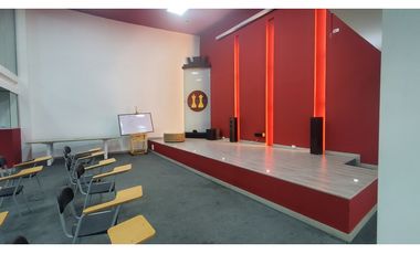 Edificio independiente en Laureles