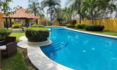 ¡Casa en venta frente a la alberca y palapa! 🏡