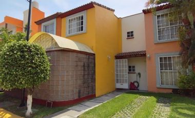 ¡Casa en venta frente a la alberca y palapa! 🏡