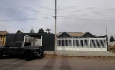Campastre Las Carolinas, casa en renta con amplio patio y alberca