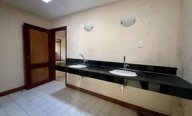 En Venta, Casa en la Col. México Nte, Esquina, 6 Rec. 6 baños Terreno 1,160 m2