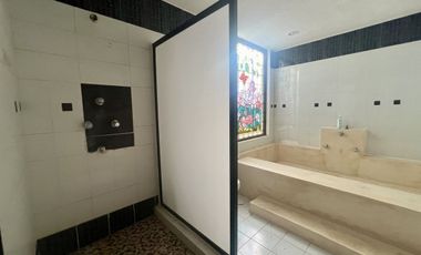 En Venta, Casa en la Col. México Nte, Esquina, 6 Rec. 6 baños Terreno 1,160 m2