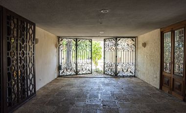 En Venta, Casa en la Col. México Nte, Esquina, 6 Rec. 6 baños Terreno 1,160 m2