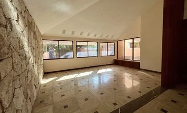 En Venta, Casa en la Col. México Nte, Esquina, 6 Rec. 6 baños Terreno 1,160 m2