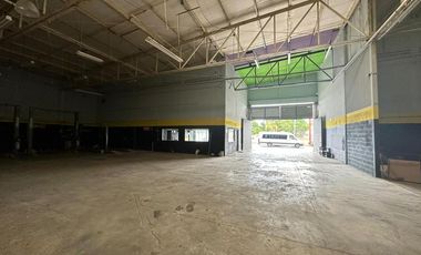 Renta Bodega Comercial con Oficinas y Andén – 1,442 m² Totales