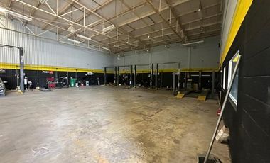 Renta Bodega Comercial con Oficinas y Andén – 1,442 m² Totales