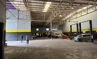 Renta Bodega Comercial con Oficinas y Andén – 1,442 m² Totales