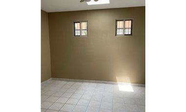 VENTA DE CASA EN CLAYTON, EMBASSY GARDEN REMODELADA
