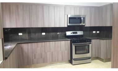 VENTA DE CASA EN CLAYTON, EMBASSY GARDEN REMODELADA