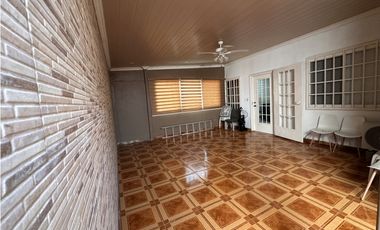 VENTA CASA  EN ALTOS DEL BOSQUE, EL DORAL  329.82MTR