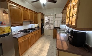 VENTA CASA  EN ALTOS DEL BOSQUE, EL DORAL  329.82MTR