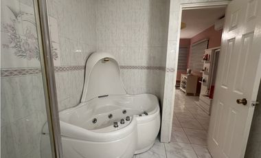 VENTA CASA  EN ALTOS DEL BOSQUE, EL DORAL  329.82MTR