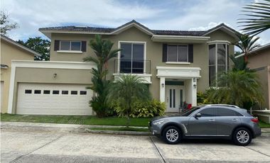 ALQUILER DE CASA EN CLAYTON, EMBASSY GARDEN