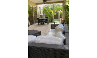 ALQUILER DE CASA EN CLAYTON, EMBASSY GARDEN