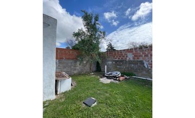 casa dos habitaciones y garage