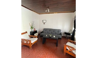 casa dos habitaciones y garage