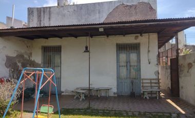 CASA DOS DORMITORIOS CIUDAD DE AZUL A LA VENTA
