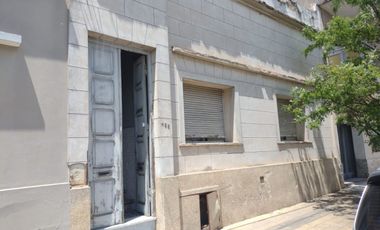 CASA DOS DORMITORIOS CIUDAD DE AZUL A LA VENTA