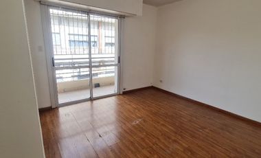 Departamento Tipo Casa en alquiler en Lanus Oeste