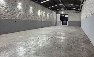 Galpón en alquiler de 550m2 ubicado en Wilde