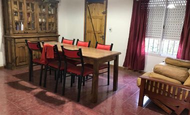 CASA QUINTA  con pileta, quincho y terreno amplio!