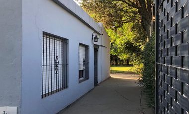 CASA QUINTA  con pileta, quincho y terreno amplio!