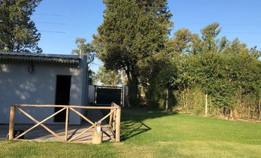 CASA QUINTA  con pileta, quincho y terreno amplio!