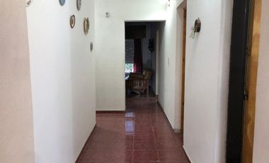 CASA QUINTA  con pileta, quincho y terreno amplio!