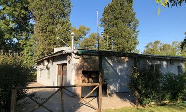 CASA QUINTA  con pileta, quincho y terreno amplio!