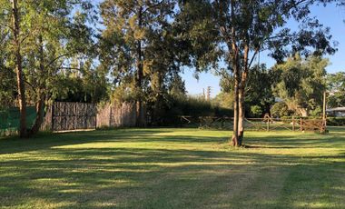 CASA QUINTA  con pileta, quincho y terreno amplio!
