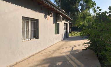 CASA QUINTA  con pileta, quincho y terreno amplio!