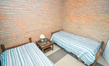Casa Moderna de 2 dormitorios y pileta en Arroyo L