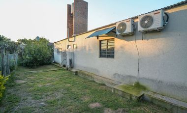 Casa Moderna de 2 dormitorios y pileta en Arroyo L